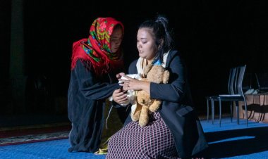 Павлодарда студенттер «Қара орамал» шығармасын сахналады