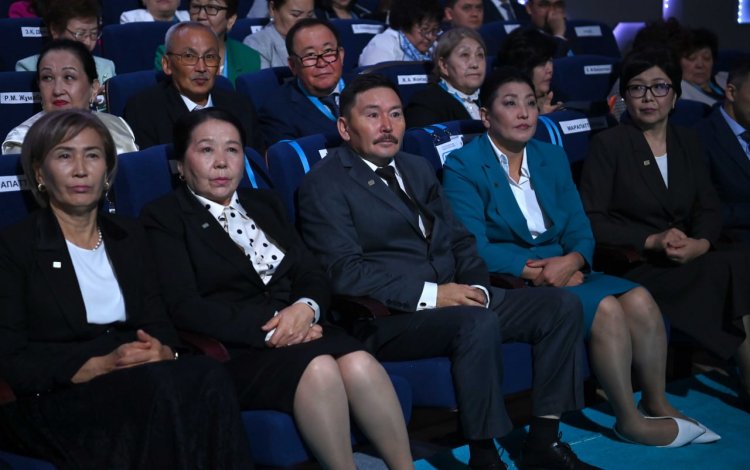 Президент Казахстана наградил баянаульского учителя