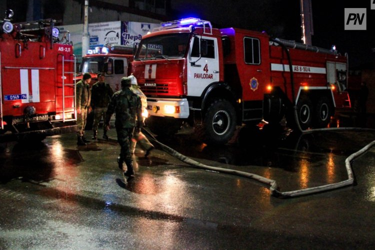 В Павлодаре сгорел автомобиль одной из больниц
