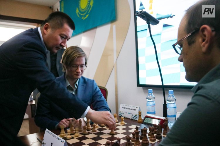 Турнир пяти континентов: Асаин Байханов открыл игру первым ходом