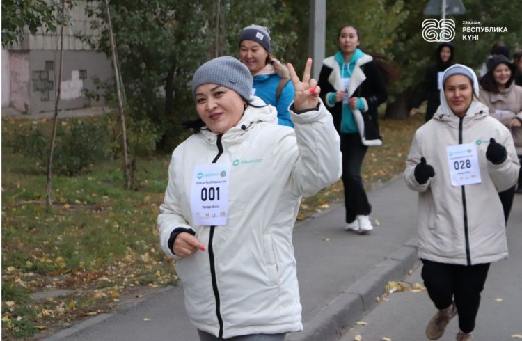 Павлодарцы пробежались по улицам города в честь праздника