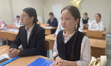 Павлодарские школьники прочитали наизусть поэмы Ильяса Жансугурова