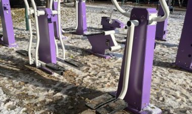 Павлодарда спорттық тренажерлар  бетон жабынына орнатылған