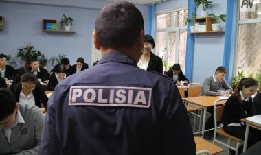 Павлодарские полицейские показали школьникам приемы самозащиты
