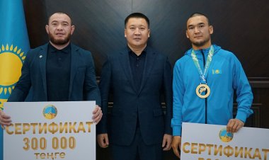 Аким Павлодарской области поздравил чемпиона Всемирных игр боевых искусств