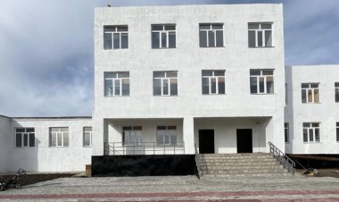 Жастар келуде: Ертіс ауданының шалғай ауылында ескі мектеп пен тозған жолдар жөнделді