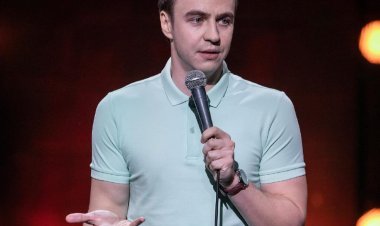 Павлодарлық орындаушы ресейлік стендаперді жылатты