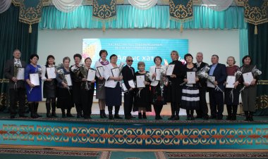 Павлодарда ширек ғасырға жуық ұстаздық еткен білім ардагерлері марапатталды