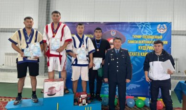 Қазақ күресі: Павлодар облысында полицейлер боз кілемде белдесті