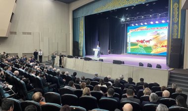 Асаин Байханов поблагодарил главных кормильцев страны