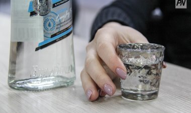 Павлодарцев наказали за встречу на детской площадке с алкоголем