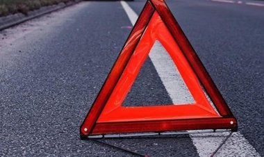 В Экибастузе автомобиль сбил женщину и наехал на магазин