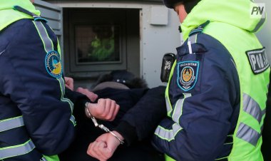 В Павлодаре накрыли склад с тысячей вейпов