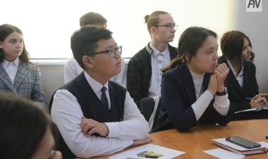 Павлодарлық мектеп оқушыларын «киіндірген» кәсіпкер қолдауды сұрады