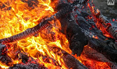 Огнеборцы Павлодара потушили пожар в многоквартирном доме