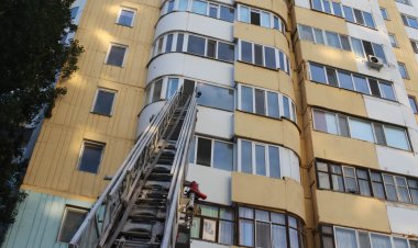 В Павлодаре потушили горящий балкон