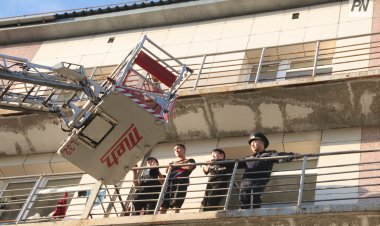В Павлодаре загорелись два этажа жилого дома