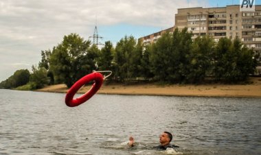 В Павлодаре отдыхающие спасли едва не утонувшего мужчину