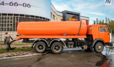 В Павлодаре водителя ассенизаторской машины наказали за слив нечистот
