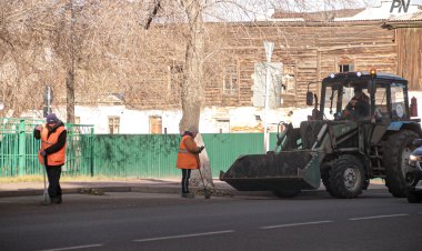 В Павлодаре начали «латать» асфальтовые дыры