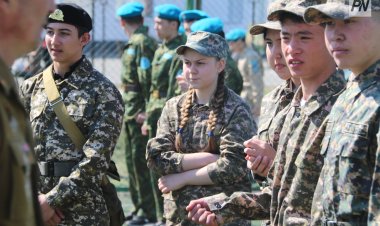 Павлодарские военнослужащие собирали пазлы