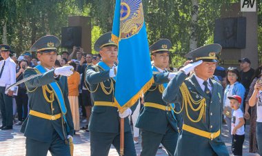 Асаин Байханов поздравил павлодарцев с Днем защитника Отечества