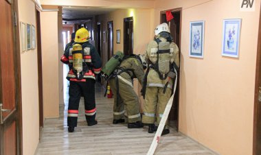 Ақсуда өрт сөндірушілер бір адамды жалыннан құтқарды