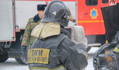 Павлодарда түтін толған тұрғын үйден балалар эвакуацияланды