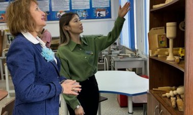 Болгариядан келген педагог Павлодардағы нашар еститін балалар мектебіне барды