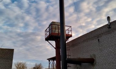 В школе Аксу восстановили сложившуюся пополам трубу