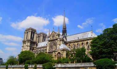 Достопримечательности Парижа возвращают первоначальный вид