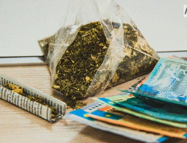 Ақсуда аса ірі мөлшерде есірткі сақтаған ер адам қолға түсті