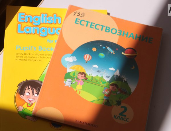 Павлодар қаласының үш түлегі ҰБТ-ны ағылшын тілінде тапсыруда