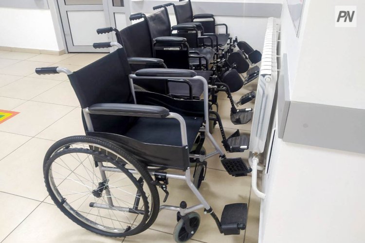 Үлкен сиськи және есектері бар егде жастағы әйелдердің порносы Далалық фотодағы секс