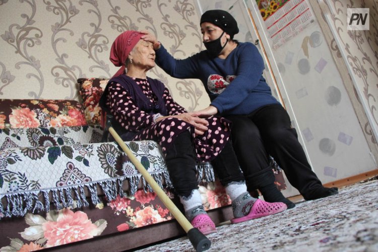 Шарбақтыдағы эко-батырлар қарттарға қамқорлық көрсетуде