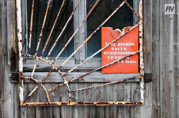 Павлодарда сәби бесінші қабаттың терезесінен құлап кетті