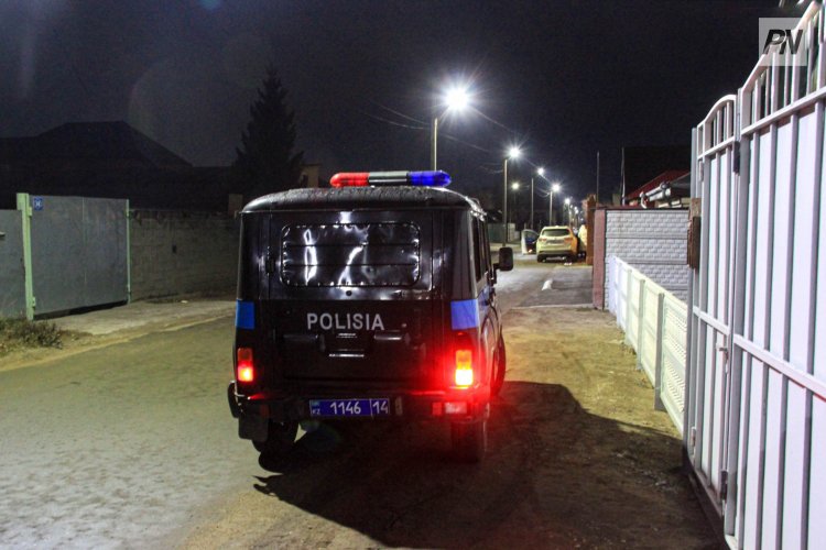 «Спальные места» автобусных остановок проверяют павлодарские полицейские