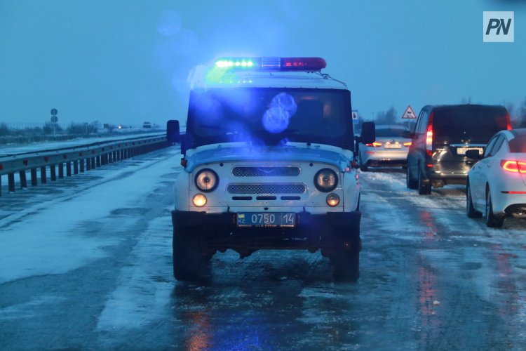 Павлодарские полицейские помогли водителю починить машину