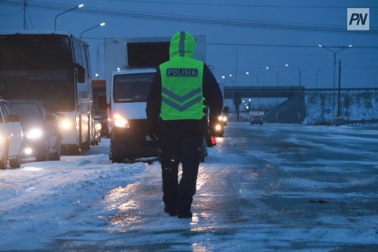 Работников павлодарского предприятия спасли из  снежного плена