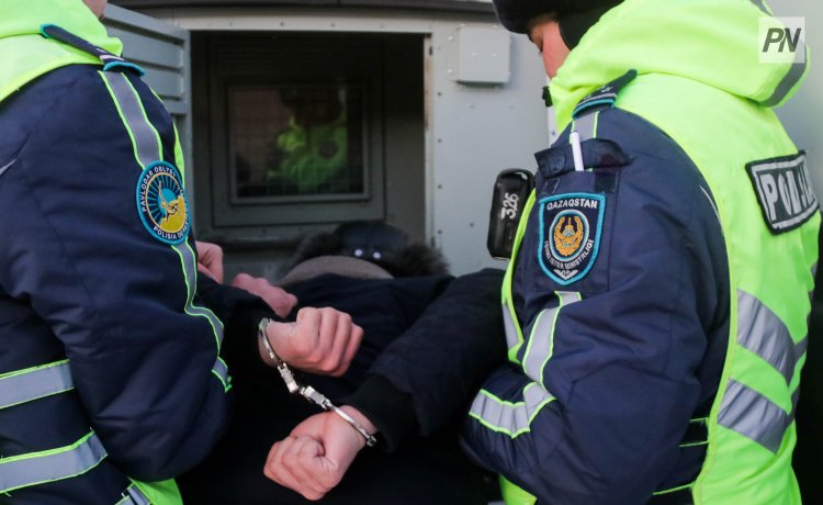 Павлодар облысында учаскелік полицейді ұрған екі ағайынды қамауға алынды