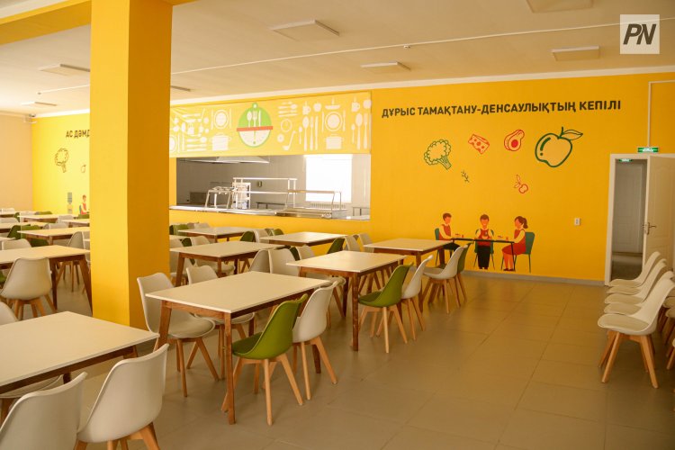 «Дети рвут колготки»: в Павлодаре отремонтируют школу со старой мебелью