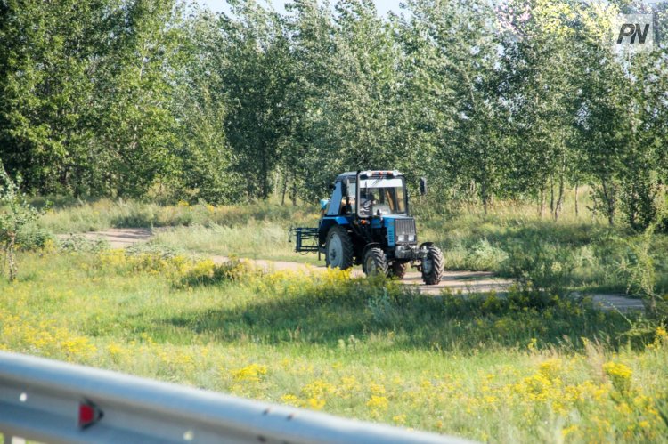 Тракториста из Железинского района наказали за неправильный покос травы