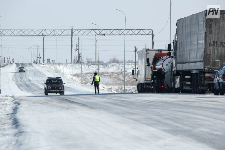 Семья павлодарского полицейского три дня отогревала водителя