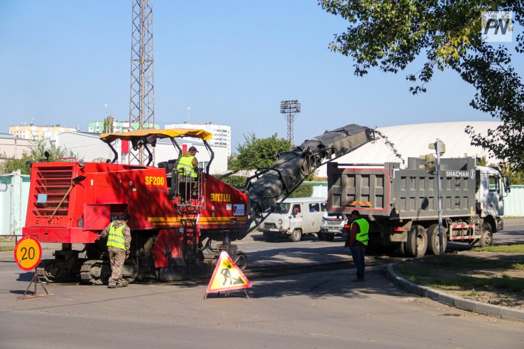 Атамекен кентінде жолдар жөнделіп, жаңа ойын алаңдары салынуда