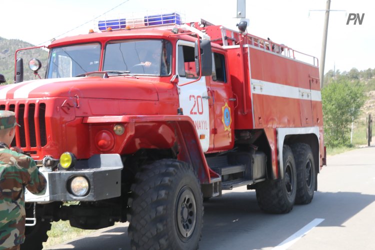 Павлодарские огнеборцы потушили пожар в частном доме