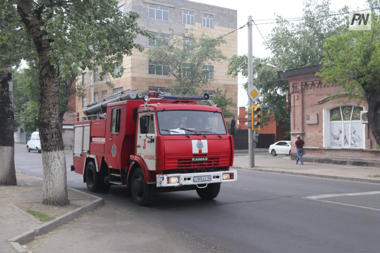В Павлодаре спасатели и полицейские проверили дворы