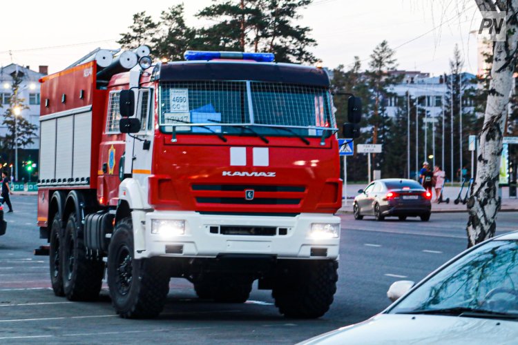 В Павлодаре горел грузовик