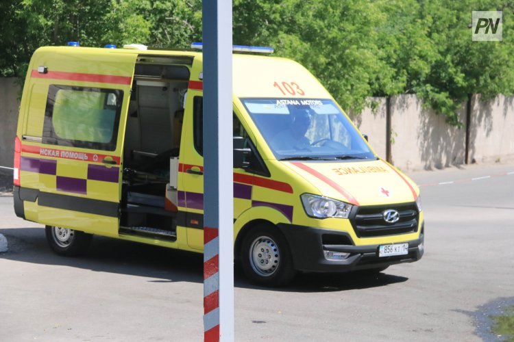 Павлодарлық фельдшерлер босануды тура реанимобильде қабылдады