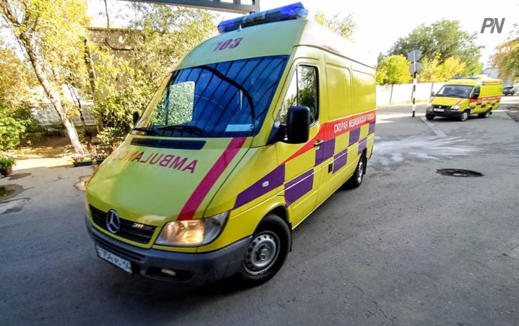 В Павлодаре пятилетняя девочка выпала из окна третьего этажа