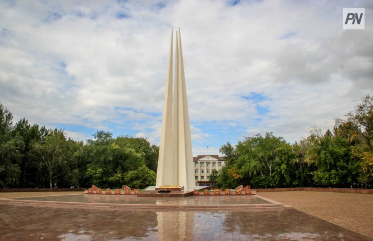 В Павлодаре приступили к обновлению бюстов героев-земляков